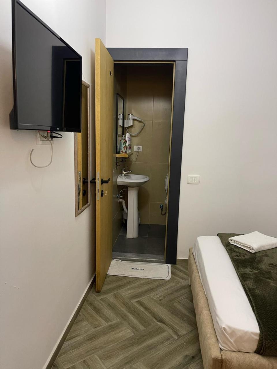 פרישטינה Museum Hotel חדר תמונה
